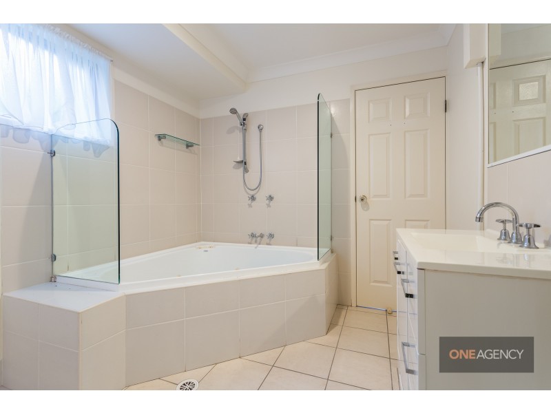 15 CRESTWOOD DRIVE, Camira QLD 4300