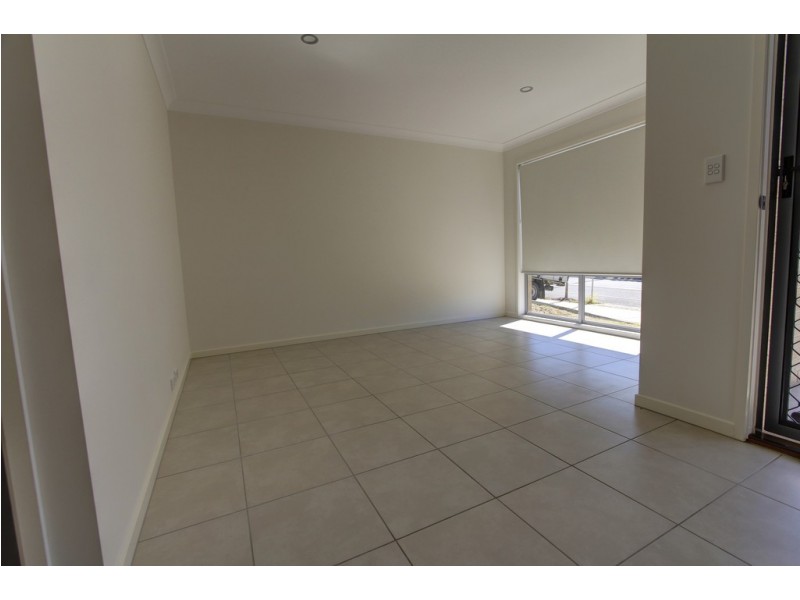 93 Benezet Drive, Augustine Heights QLD 4300