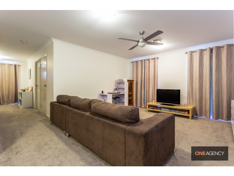 19 Foreshore Drive, Springfield Lakes QLD 4300