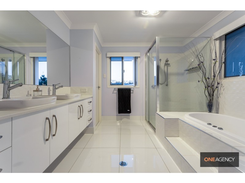 45 Ridgewood Drive, Brookwater QLD 4300