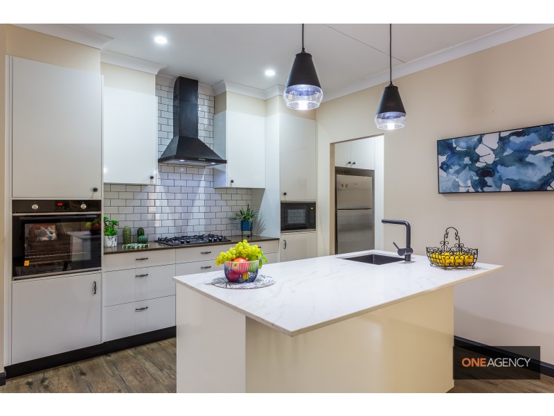 5 Hilltop Terrace, Springfield Lakes QLD 4300