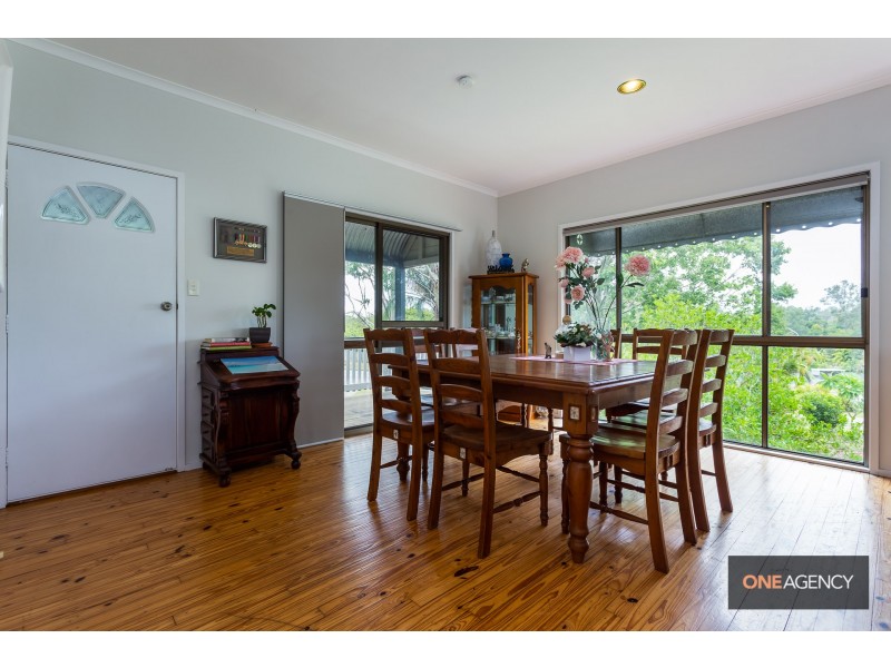 76 College Road, Karana Downs QLD 4306