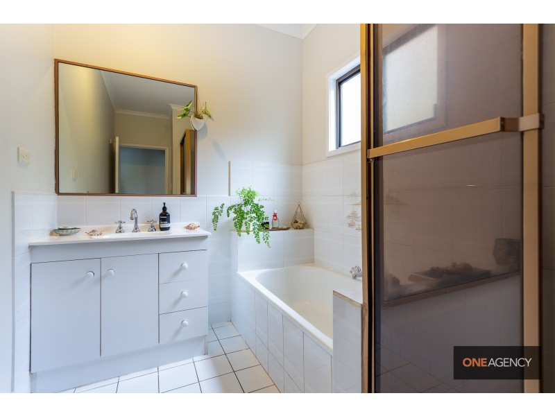 76 College Road, Karana Downs QLD 4306