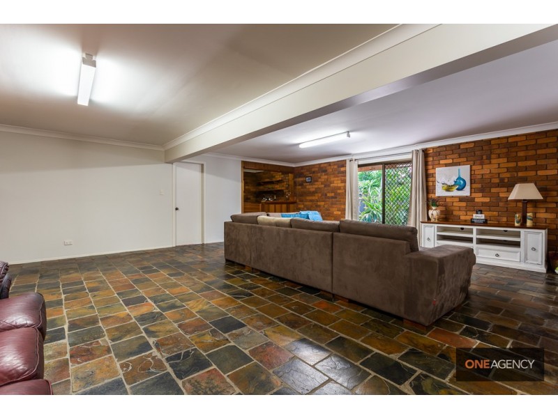 76 College Road, Karana Downs QLD 4306