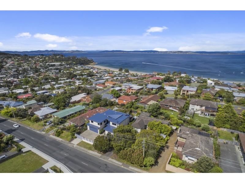 220 Roslyn Avenue, Blackmans Bay TAS 7052