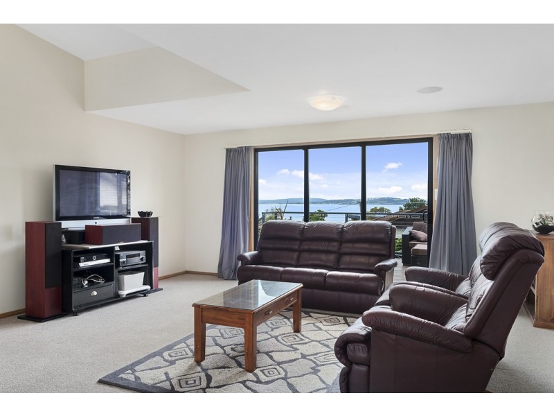 220 Roslyn Avenue, Blackmans Bay TAS 7052