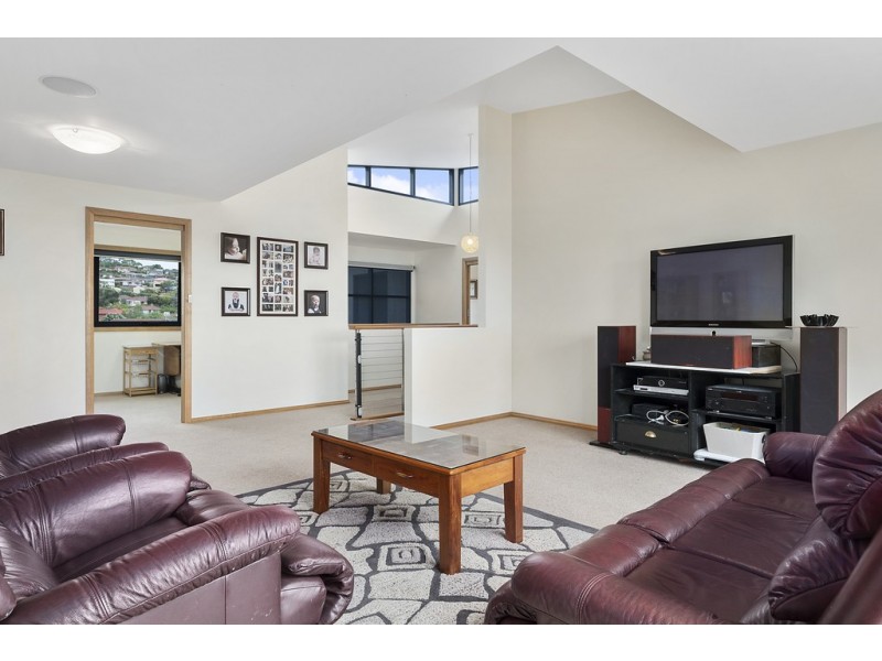 220 Roslyn Avenue, Blackmans Bay TAS 7052