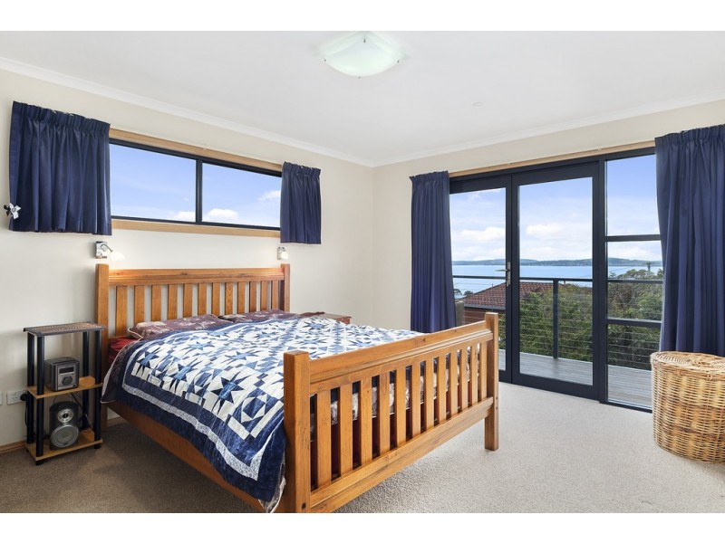 220 Roslyn Avenue, Blackmans Bay TAS 7052
