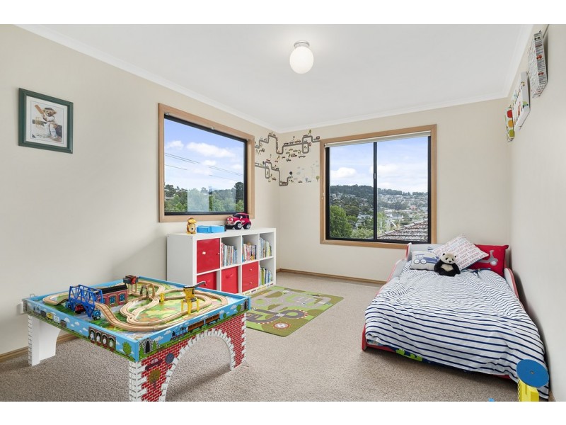 220 Roslyn Avenue, Blackmans Bay TAS 7052