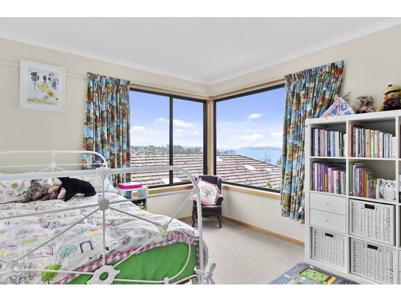 220 Roslyn Avenue, Blackmans Bay TAS 7052