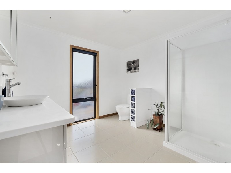 220 Roslyn Avenue, Blackmans Bay TAS 7052
