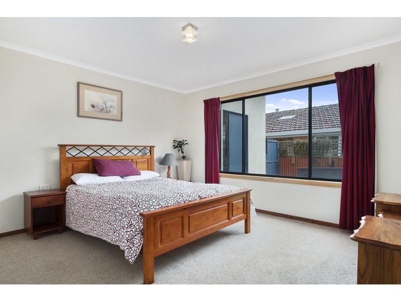 220 Roslyn Avenue, Blackmans Bay TAS 7052