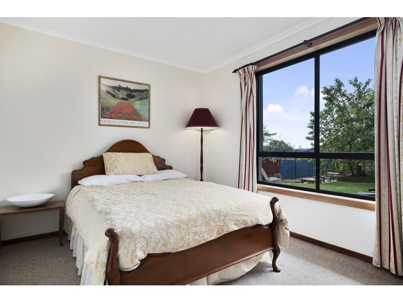 220 Roslyn Avenue, Blackmans Bay TAS 7052