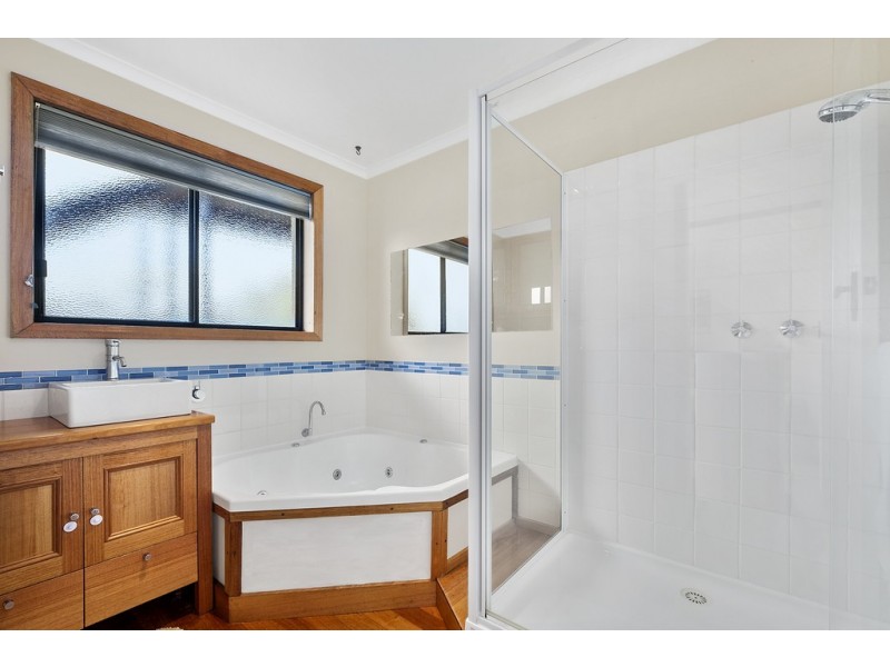220 Roslyn Avenue, Blackmans Bay TAS 7052