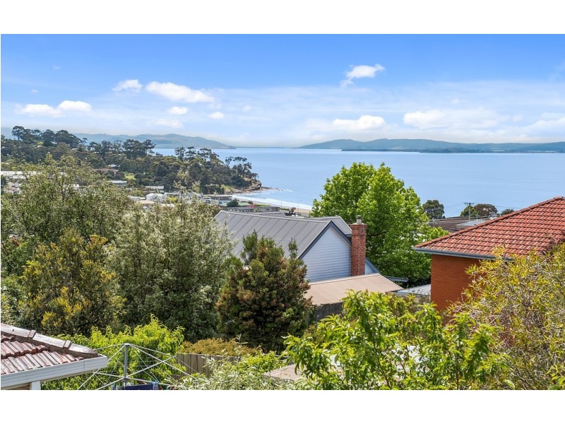 220 Roslyn Avenue, Blackmans Bay TAS 7052