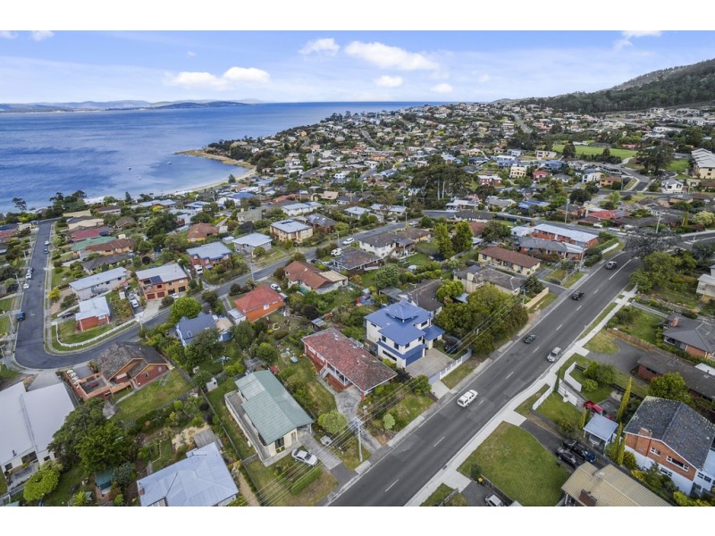 220 Roslyn Avenue, Blackmans Bay TAS 7052