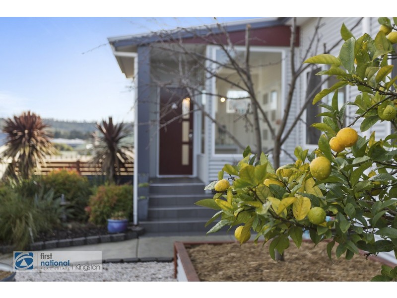 2 Amundsen Crescent, Warrane TAS 7018