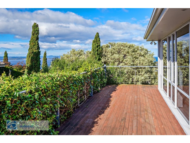 30 Tahune Crescent, Blackmans Bay TAS 7052