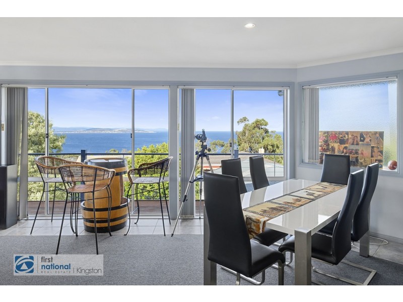 30 Tahune Crescent, Blackmans Bay TAS 7052