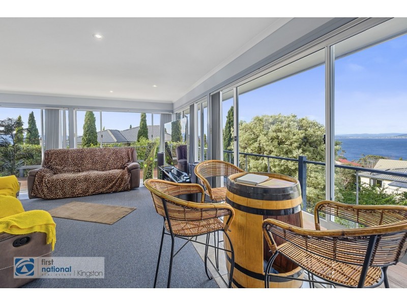 30 Tahune Crescent, Blackmans Bay TAS 7052