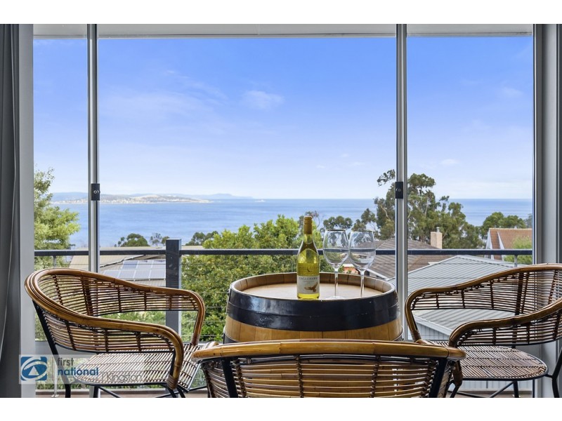 30 Tahune Crescent, Blackmans Bay TAS 7052