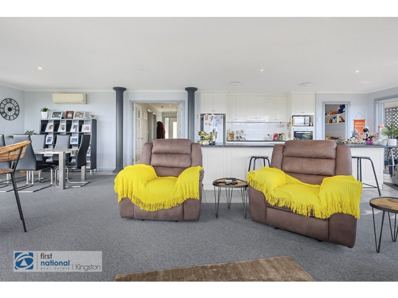 30 Tahune Crescent, Blackmans Bay TAS 7052