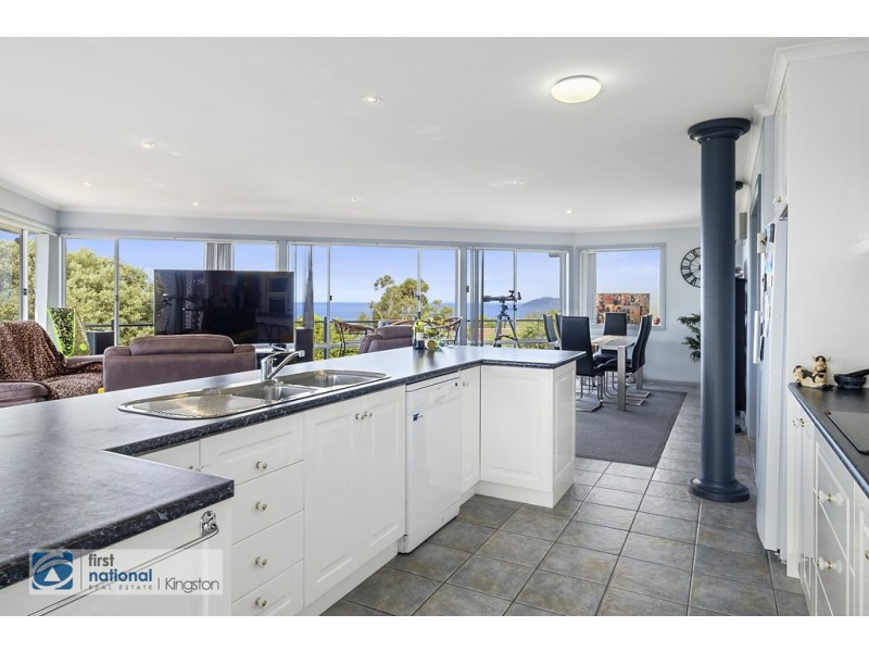 30 Tahune Crescent, Blackmans Bay TAS 7052