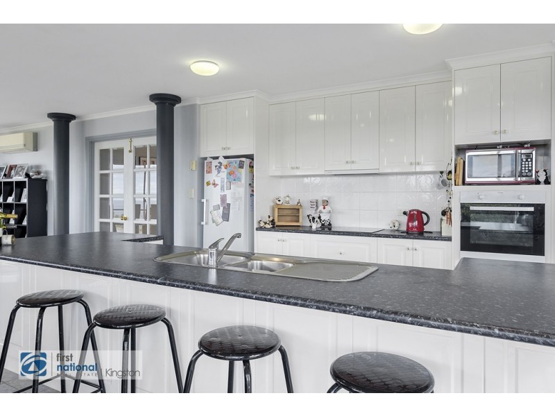 30 Tahune Crescent, Blackmans Bay TAS 7052