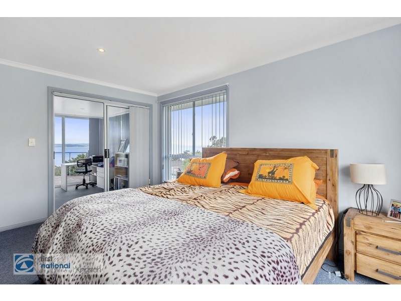 30 Tahune Crescent, Blackmans Bay TAS 7052