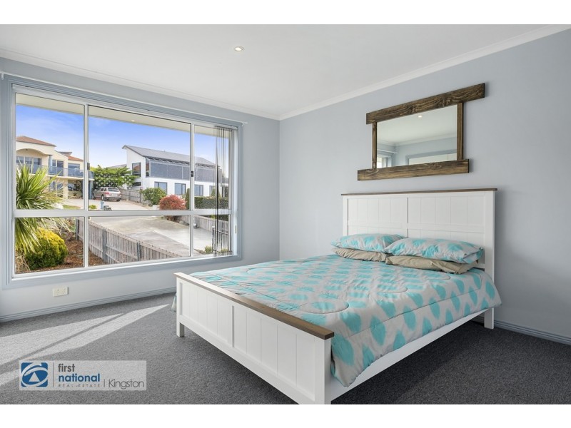 30 Tahune Crescent, Blackmans Bay TAS 7052