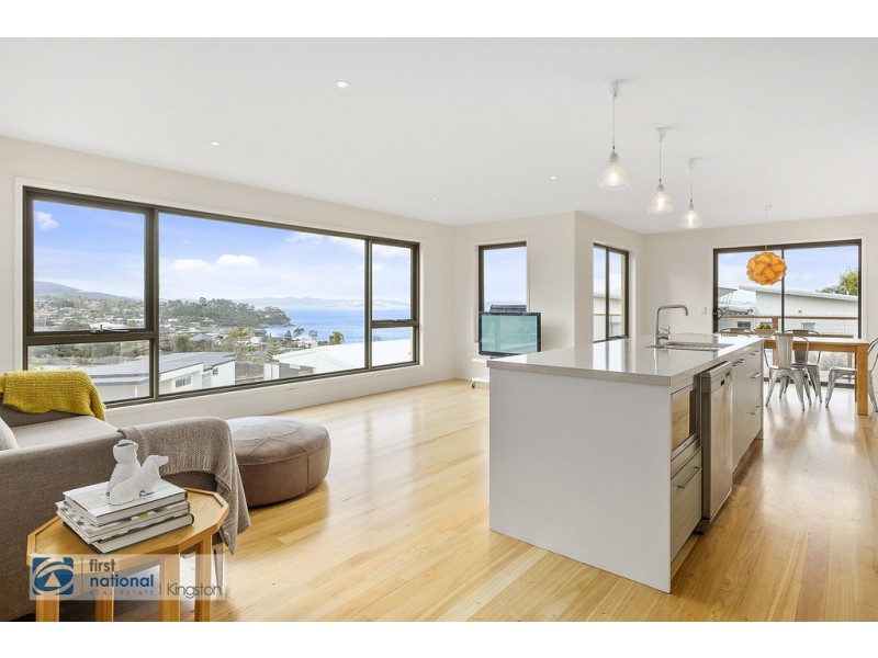 15 Thornton Close, Blackmans Bay TAS 7052