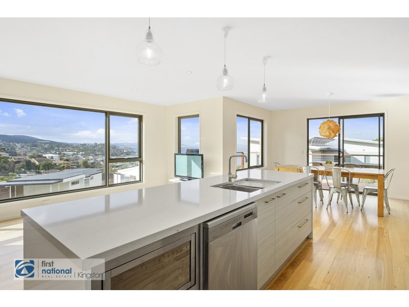 15 Thornton Close, Blackmans Bay TAS 7052