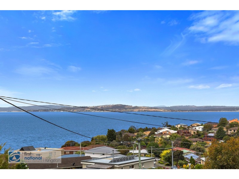 1/11 Kulgoa Place, Blackmans Bay TAS 7052