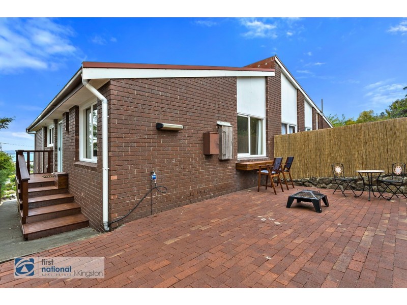 1/11 Kulgoa Place, Blackmans Bay TAS 7052