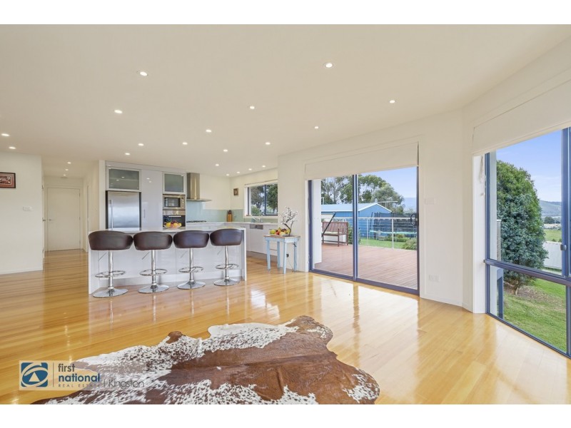 11 Hillview Drive, Margate TAS 7054