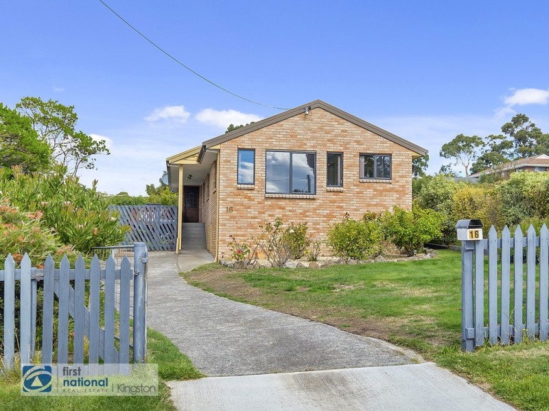 16 Garnett Street, Blackmans Bay TAS 7052