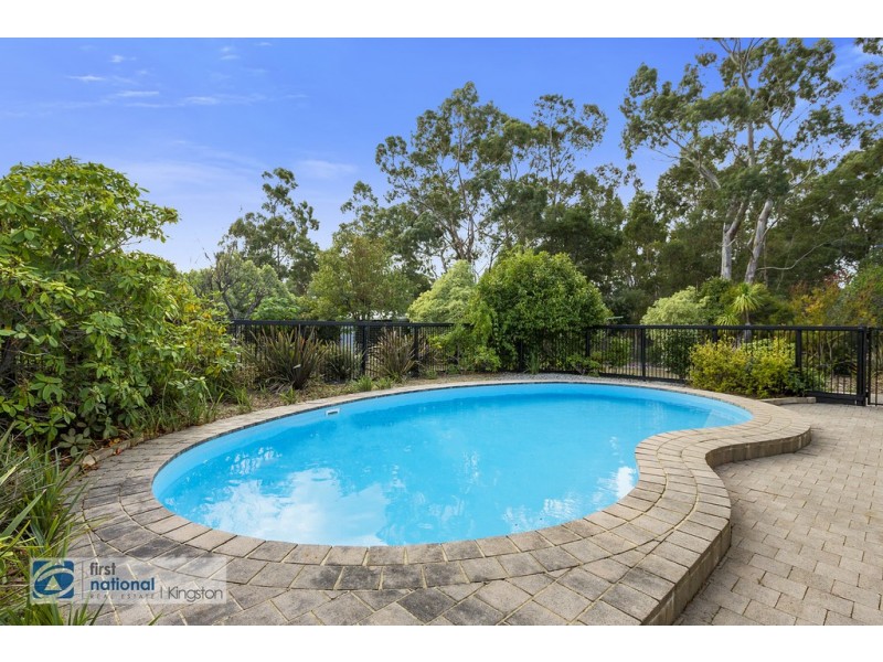 2 Crestwood Court, Blackmans Bay TAS 7052
