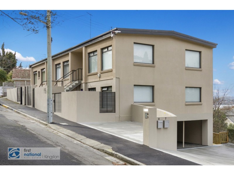 2/3 Norfolk Crescent, Sandy Bay TAS 7005