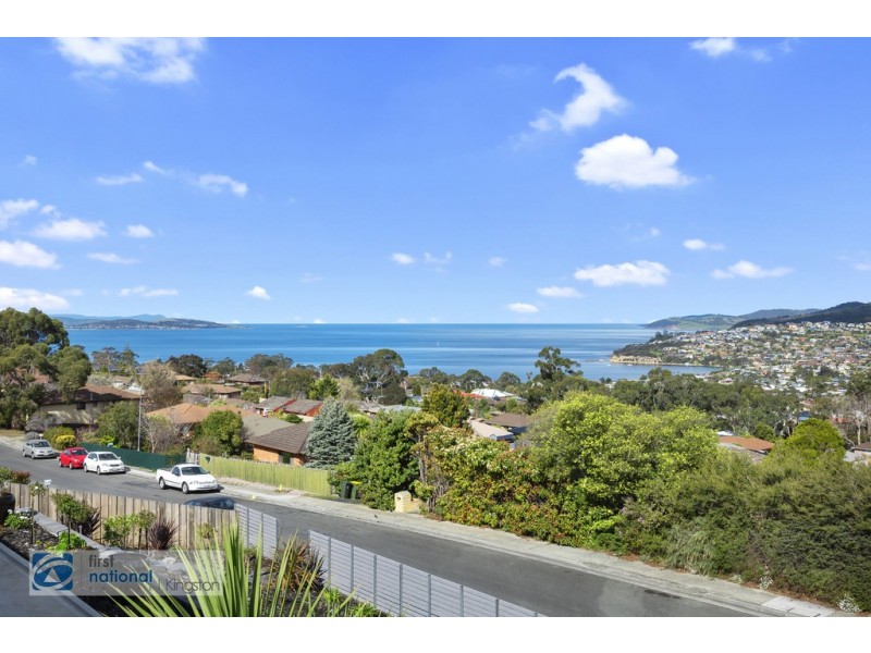 15 Stirling Avenue, Blackmans Bay TAS 7052