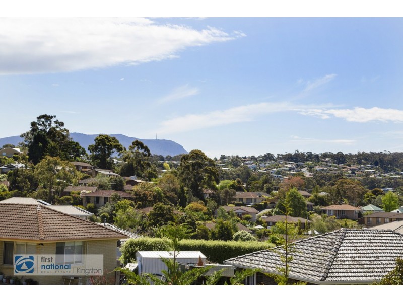 2 Alamo Close, Blackmans Bay TAS 7052