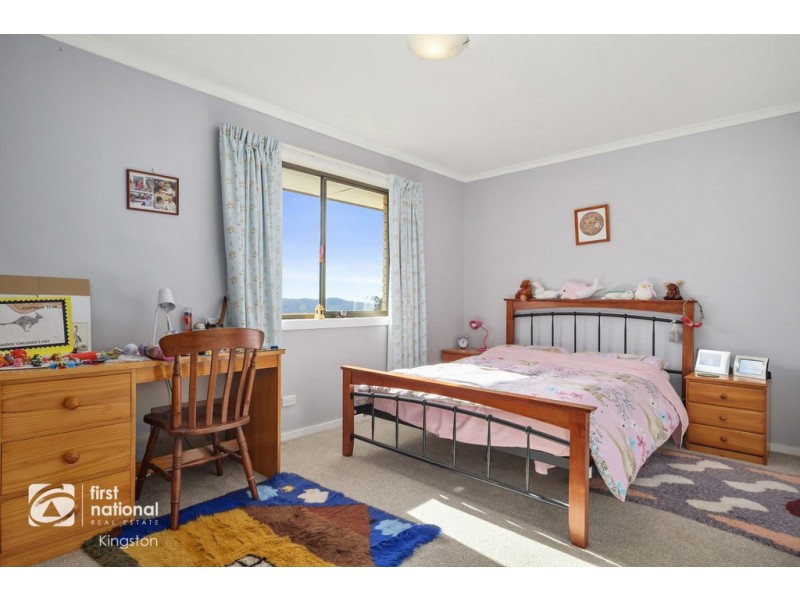 87 Cades Drive, Kingston TAS 7050