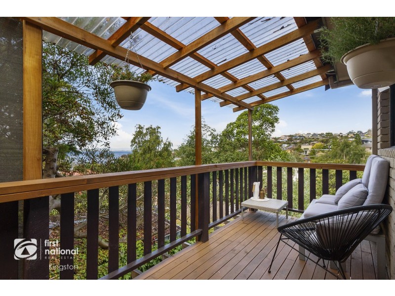 17 Tarana Road, Blackmans Bay TAS 7052
