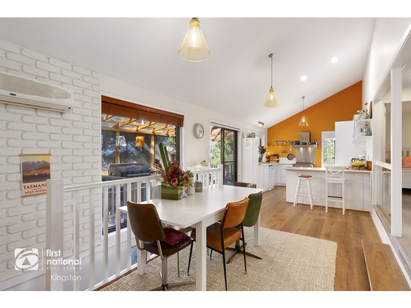 17 Tarana Road, Blackmans Bay TAS 7052