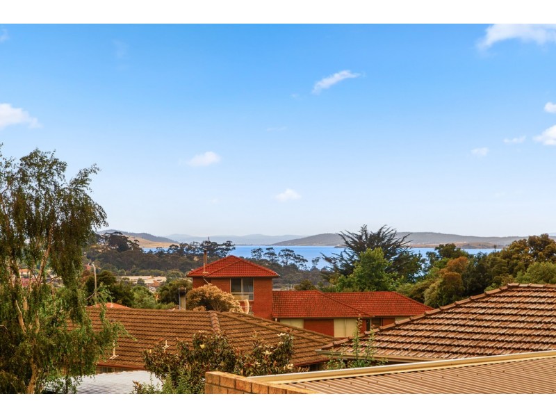 4 Amberley Court, Blackmans Bay TAS 7052