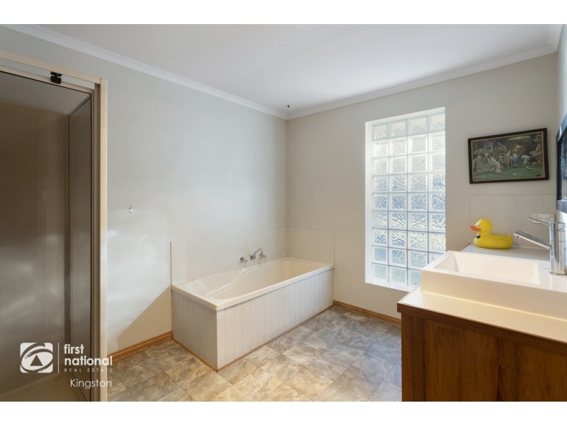 18 Golden Grove Drive, Blackmans Bay TAS 7052