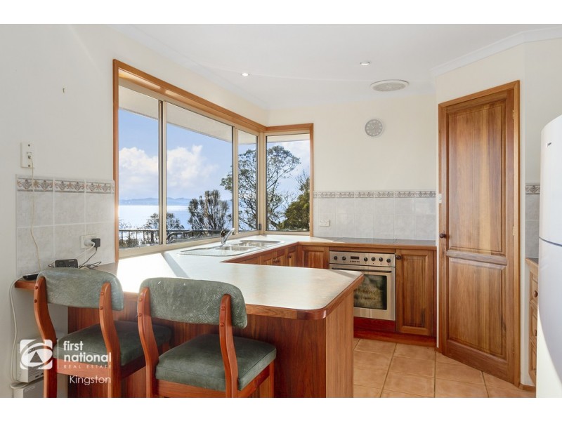 29 Tahune Crescent, Blackmans Bay TAS 7052