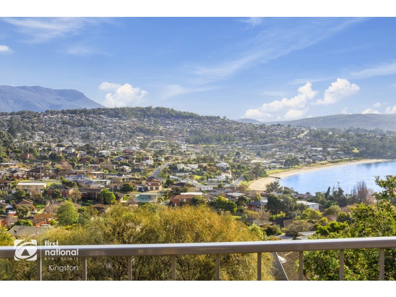 29 Tahune Crescent, Blackmans Bay TAS 7052