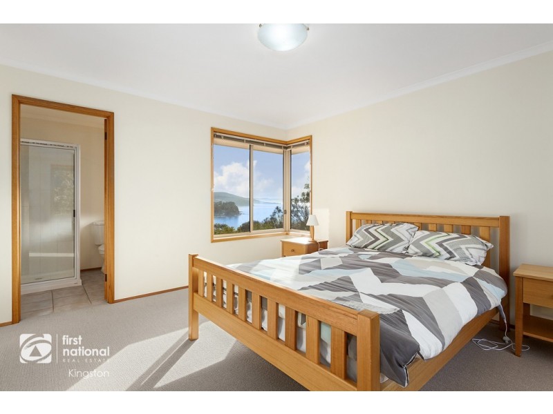29 Tahune Crescent, Blackmans Bay TAS 7052