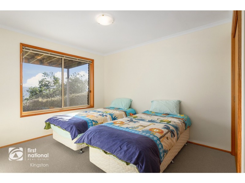 29 Tahune Crescent, Blackmans Bay TAS 7052