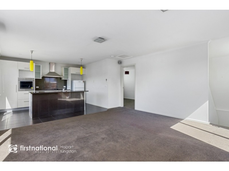 1/69 Auburn Road, Kingston Beach TAS 7050